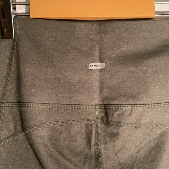 NWT Clearance bundle of 4 ATHLETIC WORKS Mid length Leggings High Rise•S•green• - Picture 3 of 3